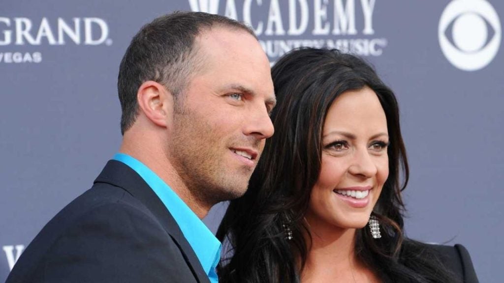 Sara Evans income